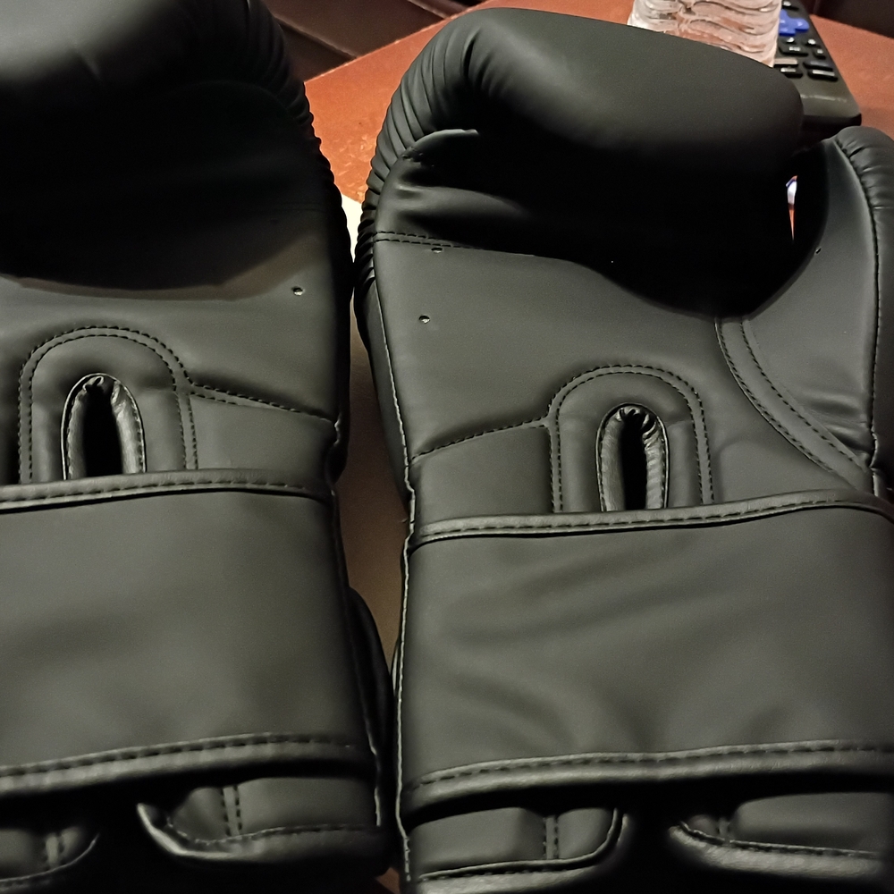 GIKPAI Black Boxing Gloves - Picture 3 of 5